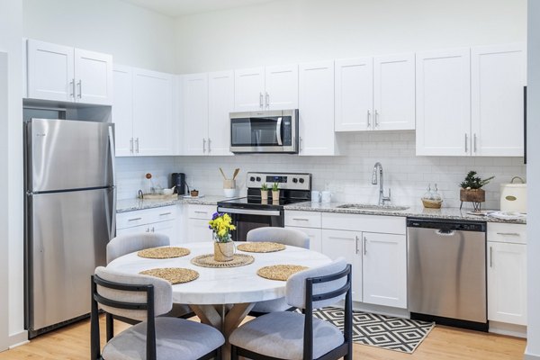 dining room at Arden at Huntersville Apartments