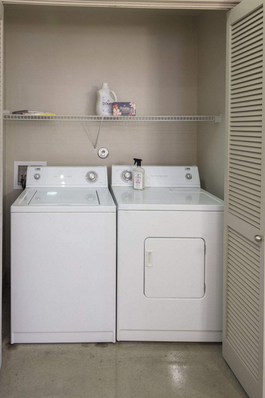 Laundry room at Lakeshore Lofts