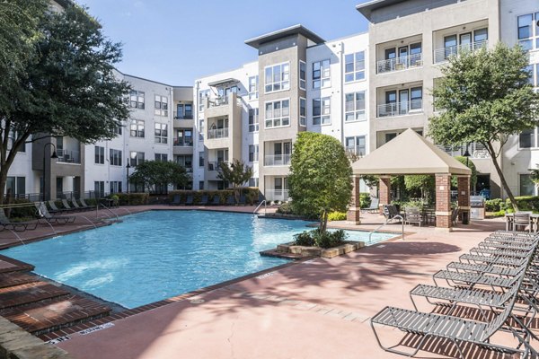 pool at Lakeshore Lofts Apartments