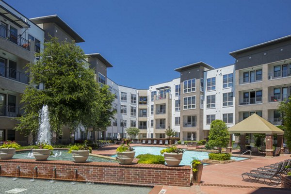 pool at Lakeshore Lofts Apartments