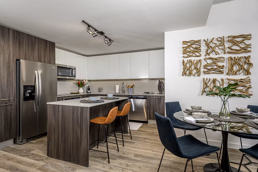 dining room at Arabelle Riverwalk Apartments