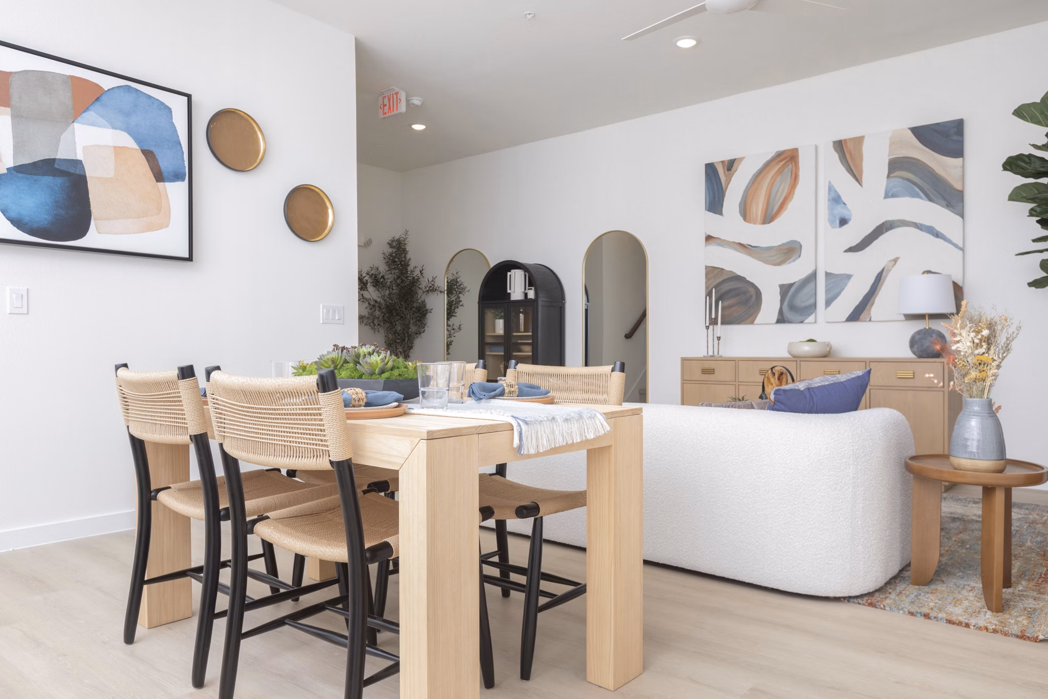 dining room at Oasis at Woodland Apartments