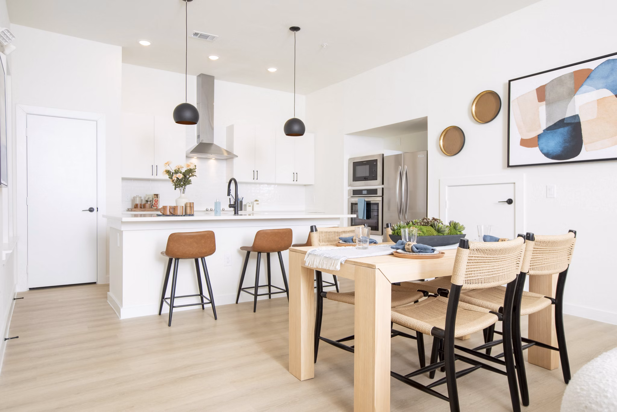 dining room at Oasis at Woodland Apartments