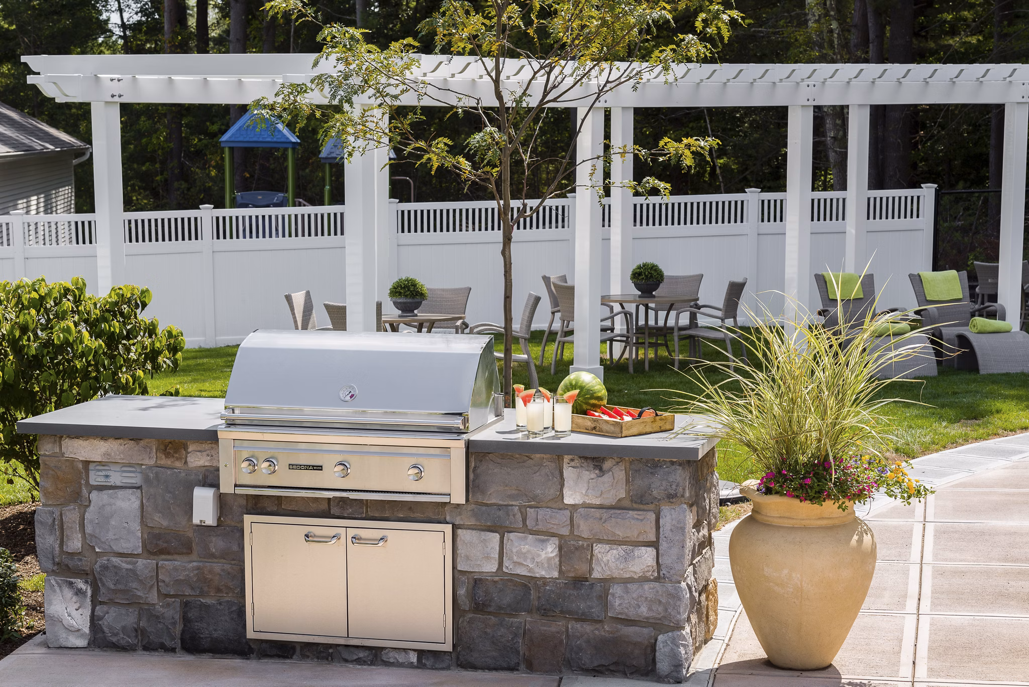 grill area at Avana East Main Apartments 