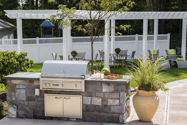 grill area at Avana East Main Apartments 