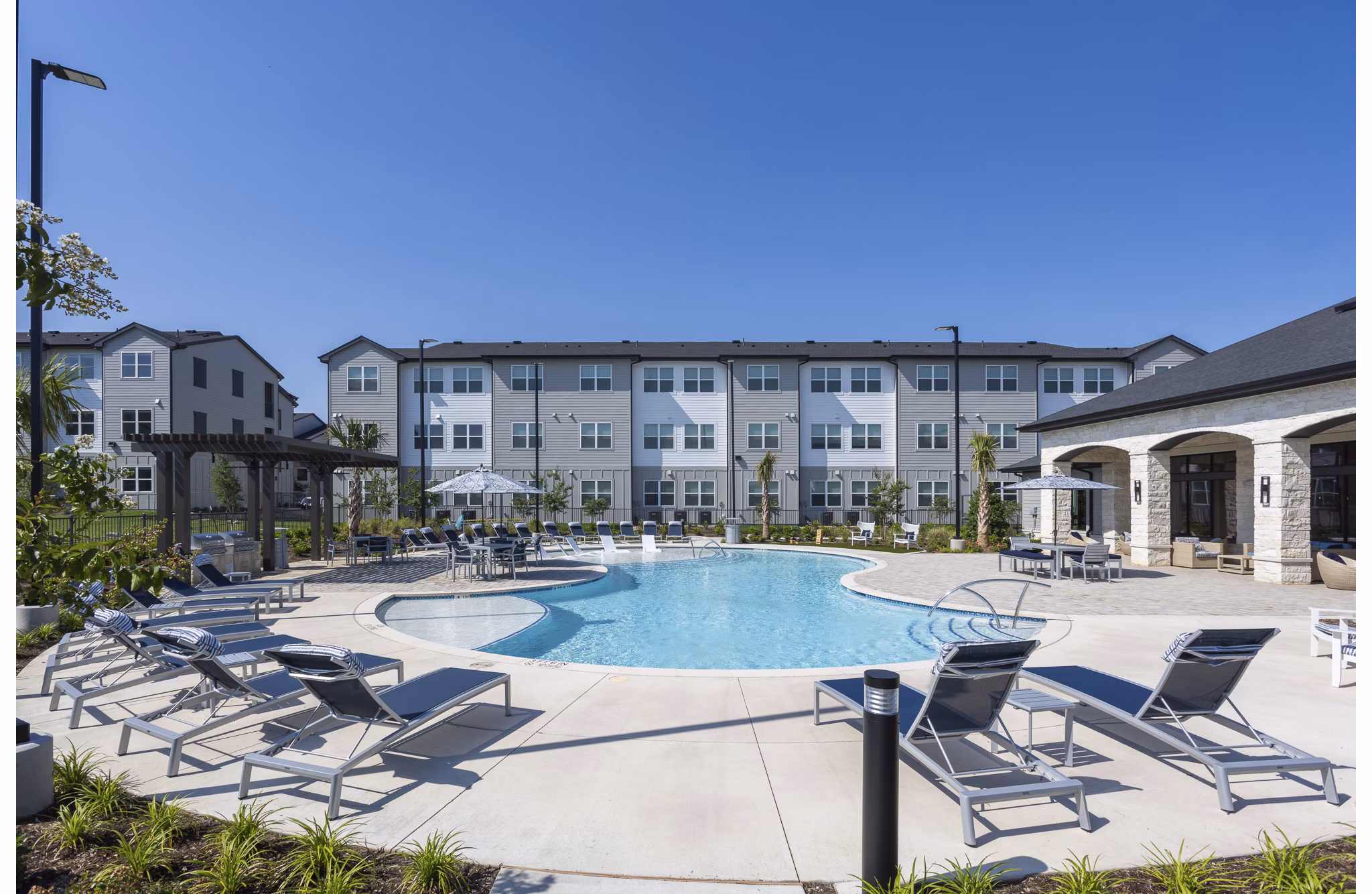 pool at Prose Decker Lake Apartments