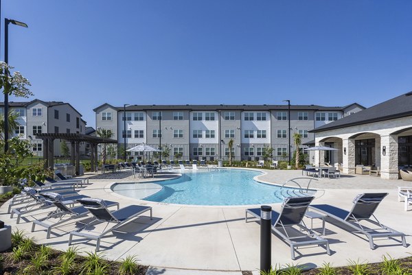 pool at Prose Decker Lake Apartments
