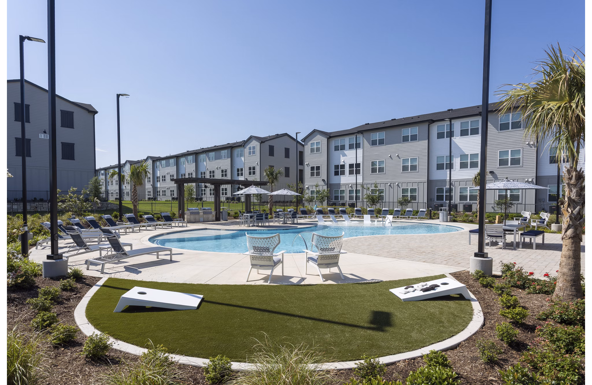 pool at Prose Decker Lake Apartments