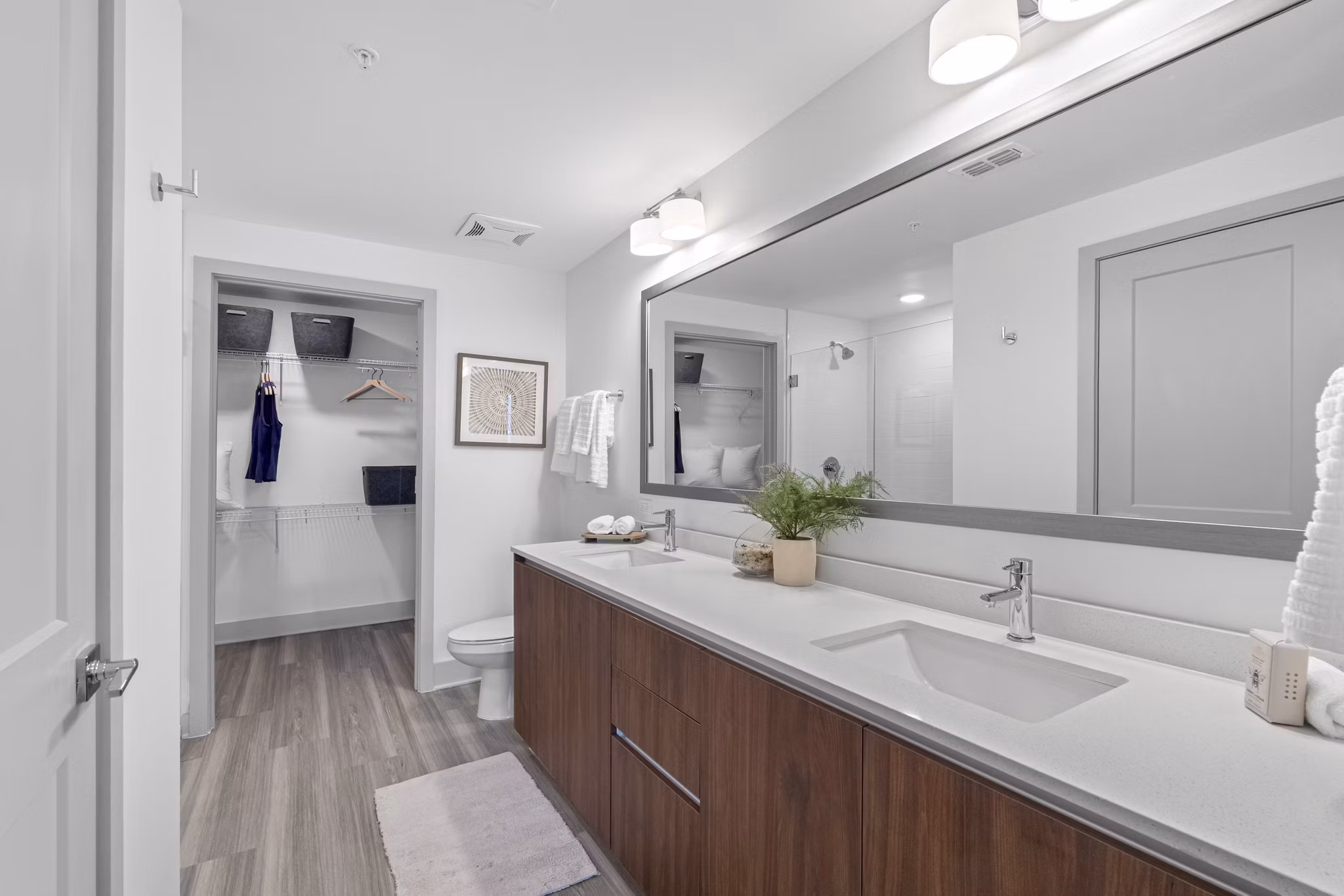 bathroom at Solena Miramar Apartments 