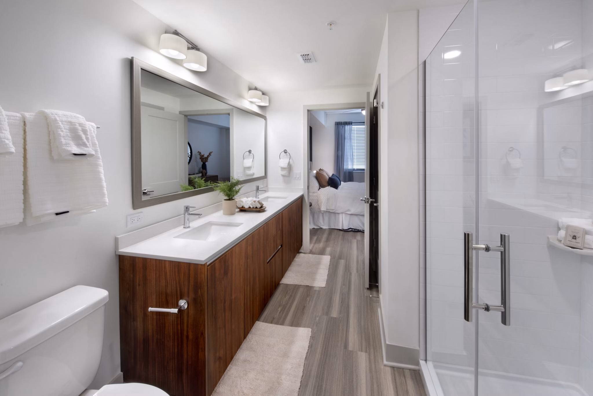 bathroom at Solena Miramar Apartments