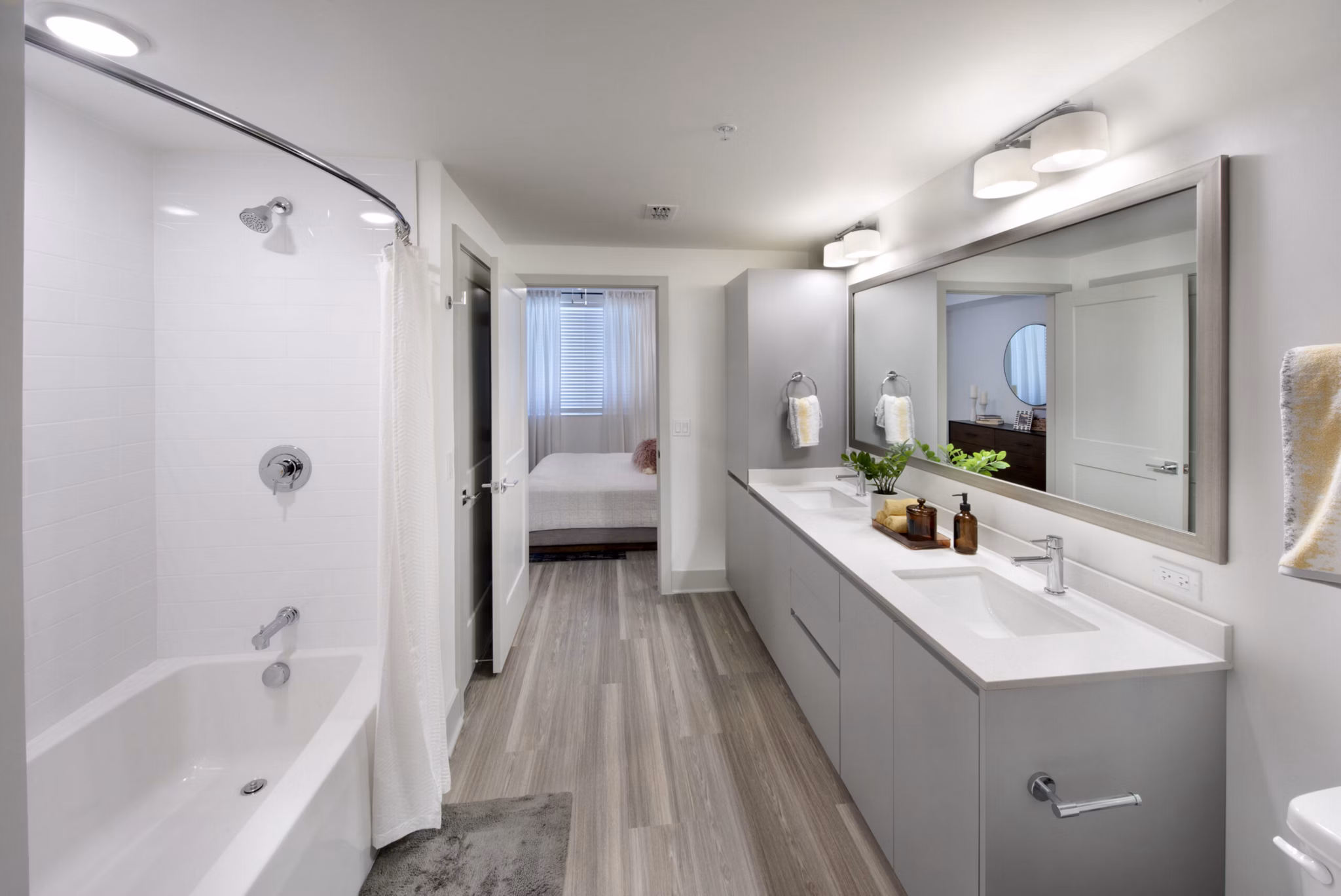 bathroom at Solena Miramar Apartments