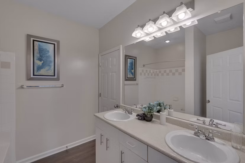 bathroom at Notting Hill Apartments