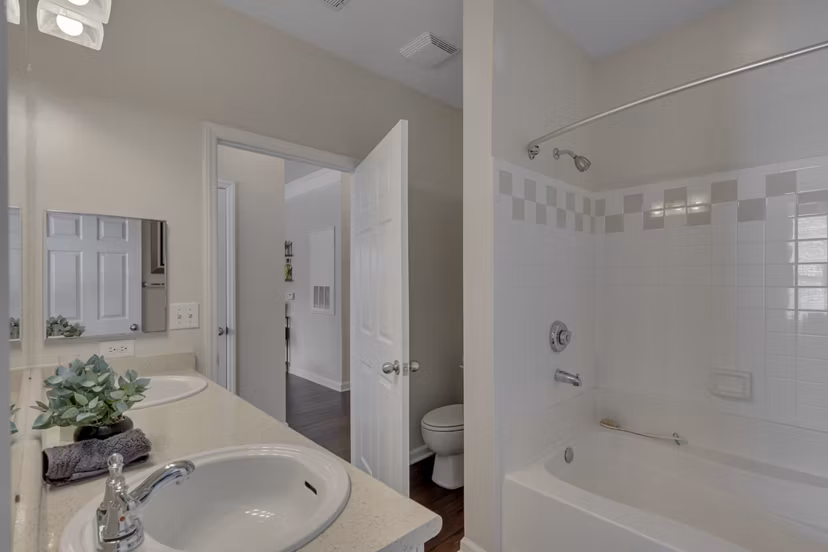 bathroom at Notting Hill Apartments