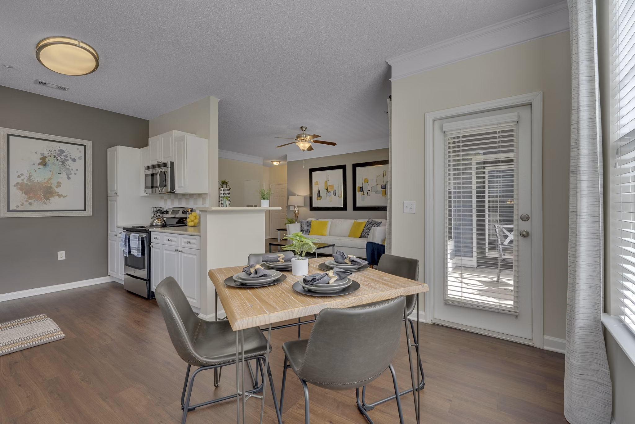 dining room at Notting Hill Apartments