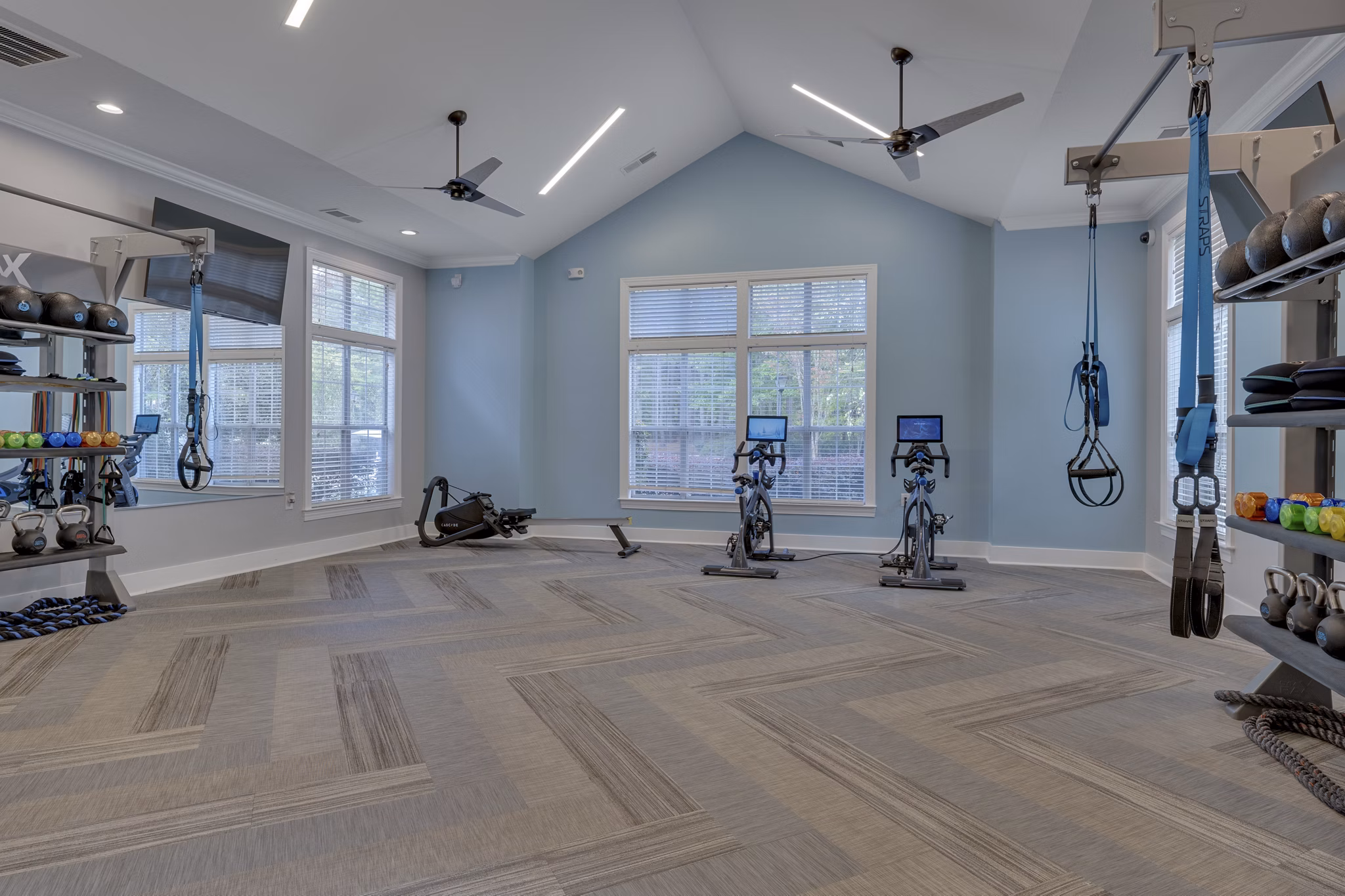 fitness center at Notting Hill Apartments