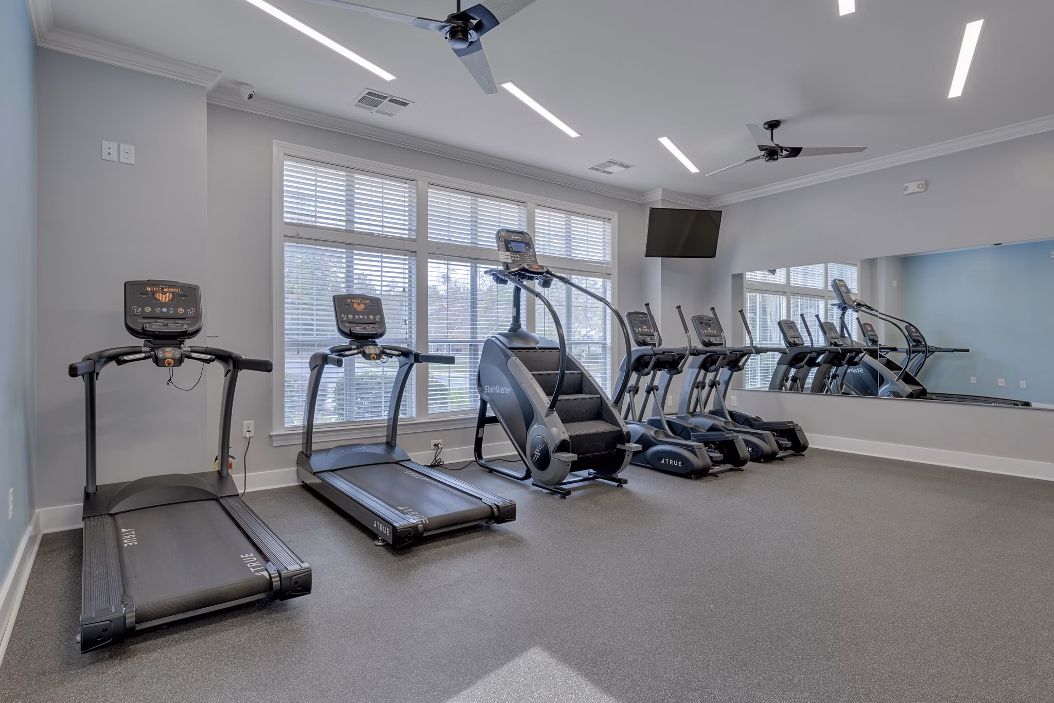 fitness center at Notting Hill Apartments