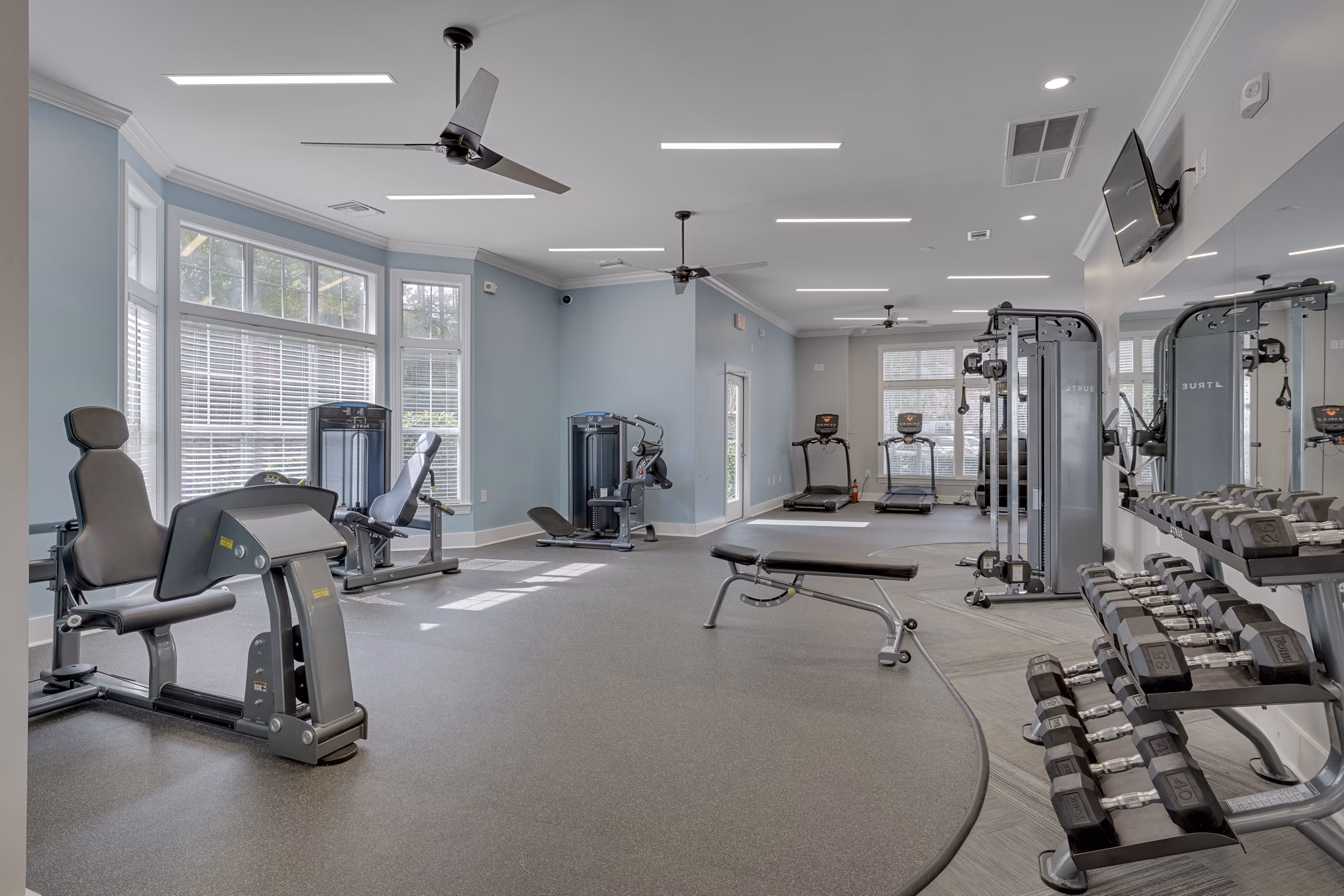 fitness center at Notting Hill Apartments