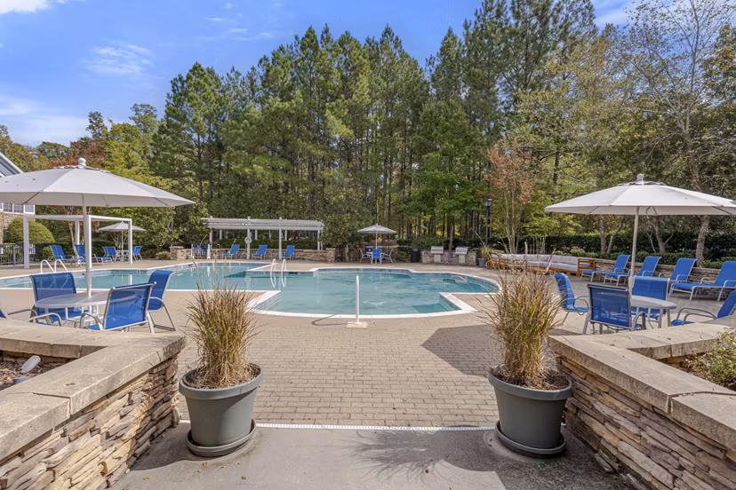 pool at Notting Hill Apartments
