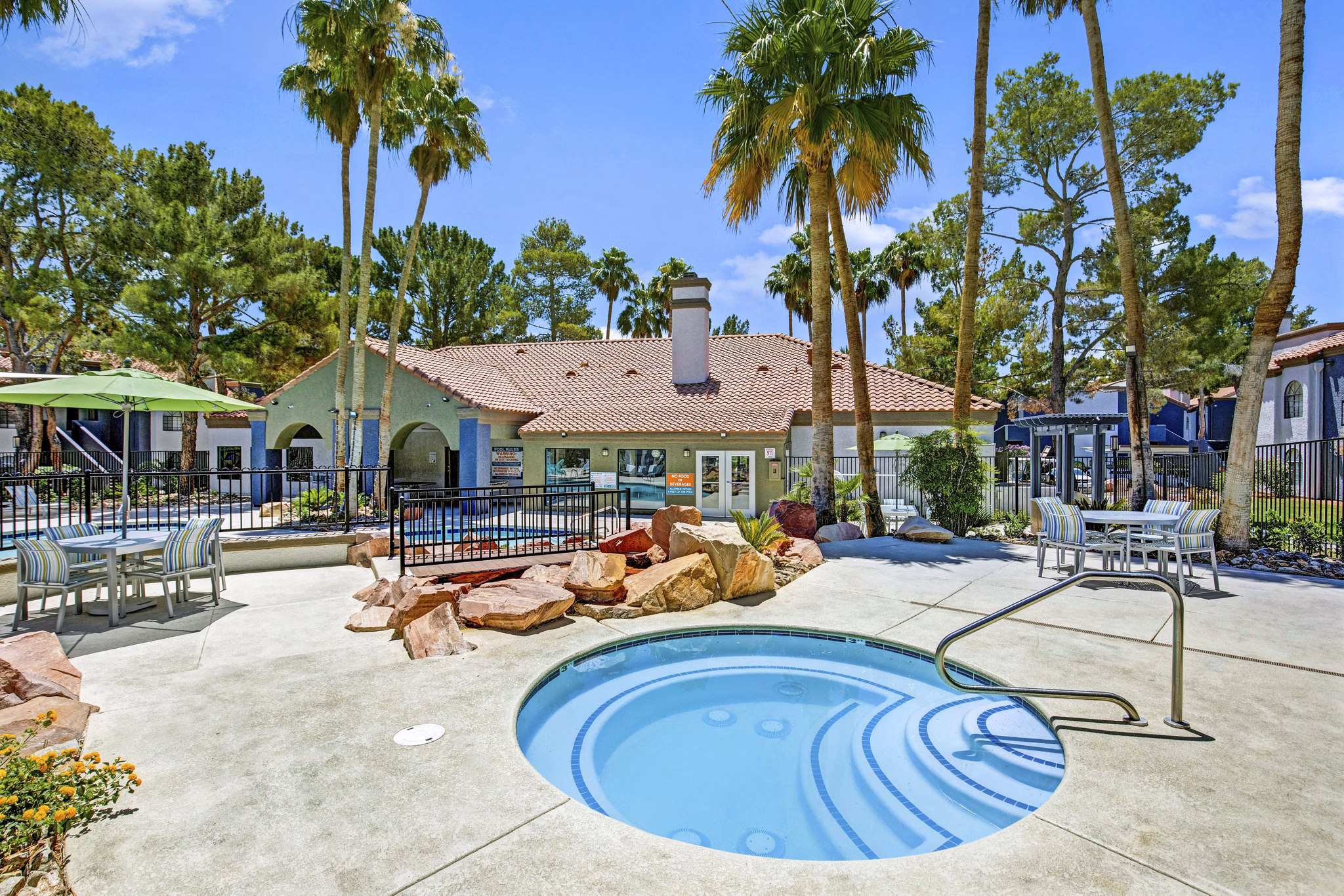 hot tub/jacuzzi at Martinique Bay Apartments