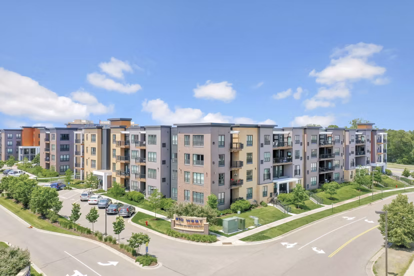 exterior at 610 West Apartments 