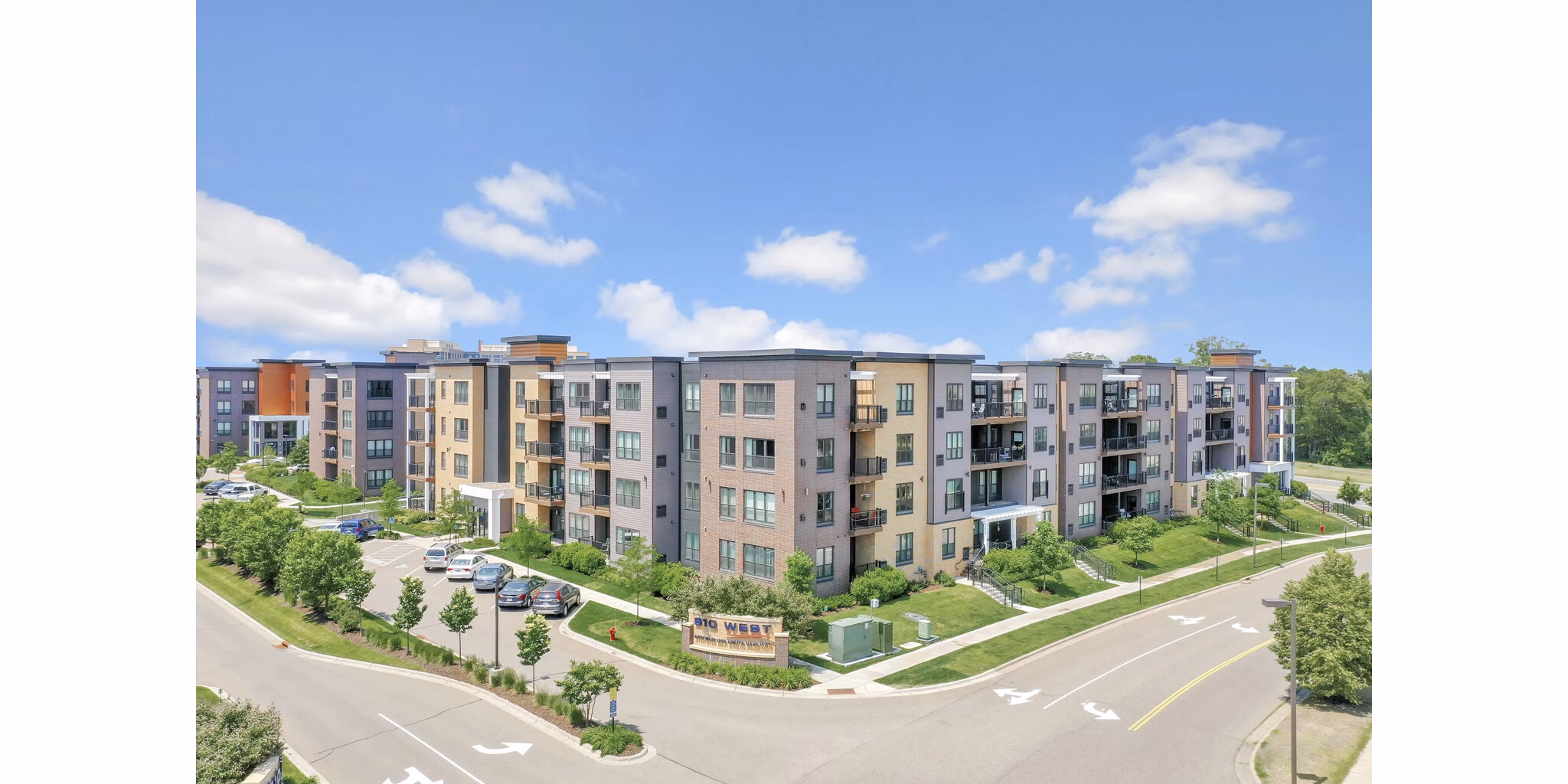 building/exterior at 610 West Apartments