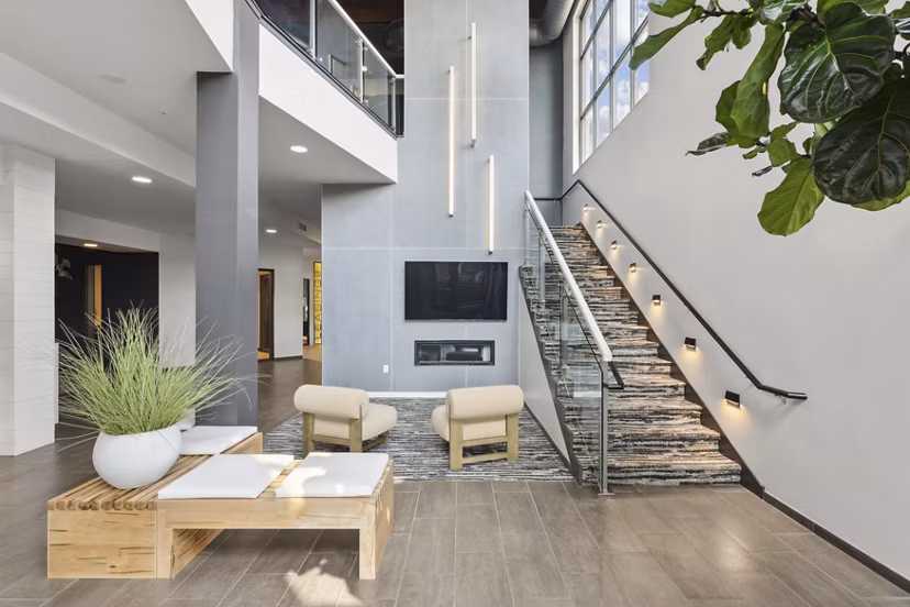 clubhouse at 610 West Apartments 