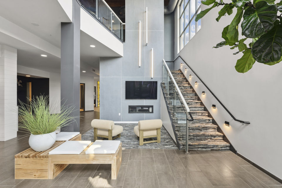 clubhouse at 610 West Apartments 