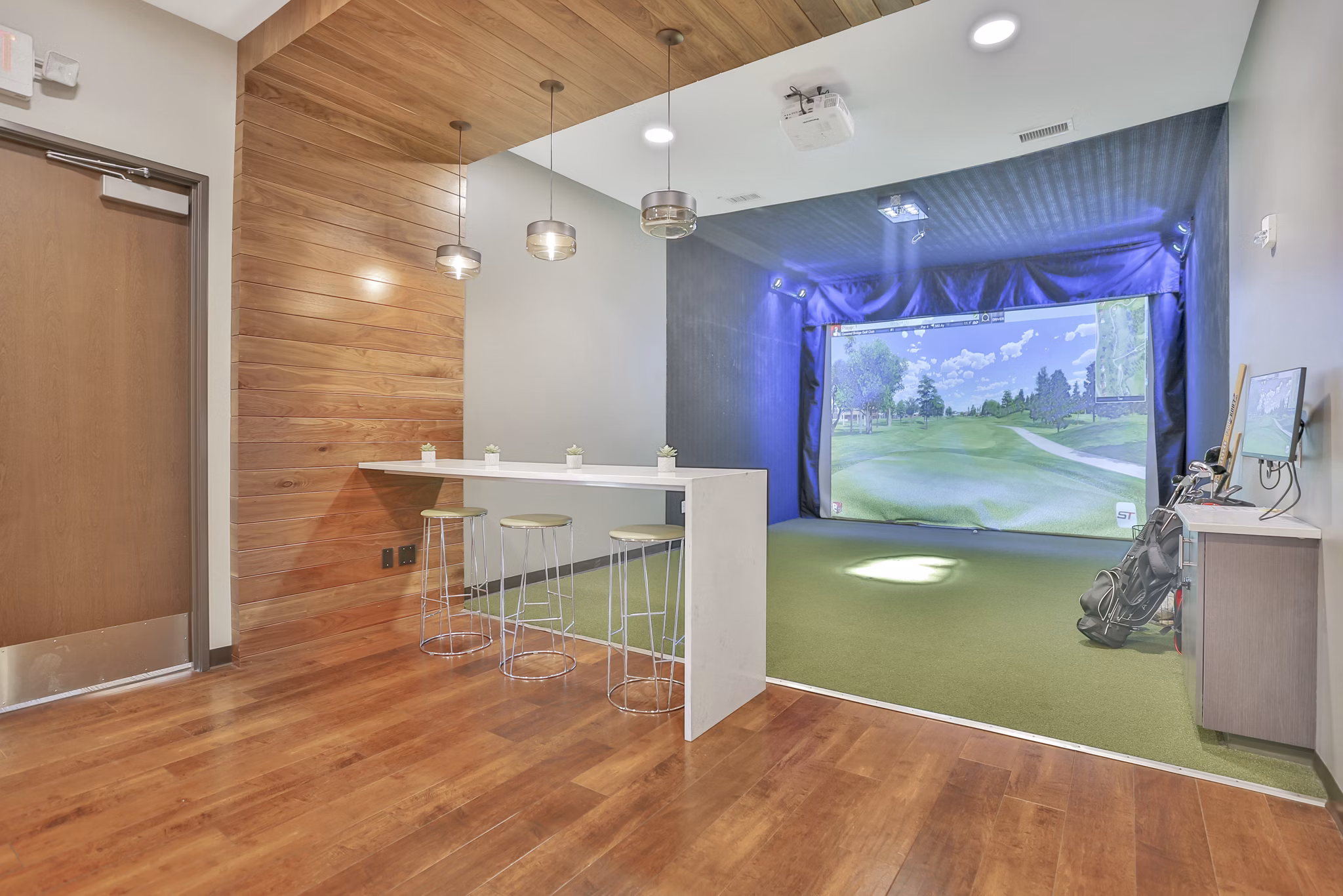 clubhouse 610 West Apartments