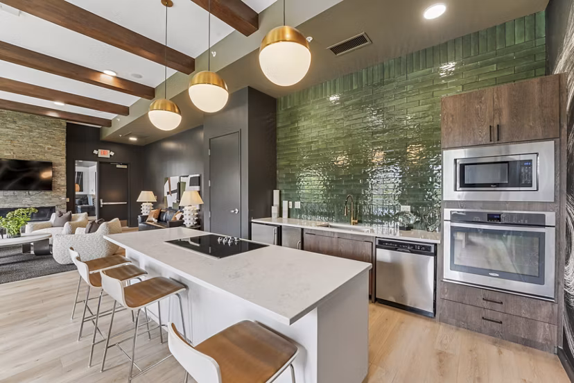 clubhouse at 610 West Apartments 
