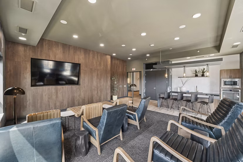 clubhouse at 610 West Apartments 