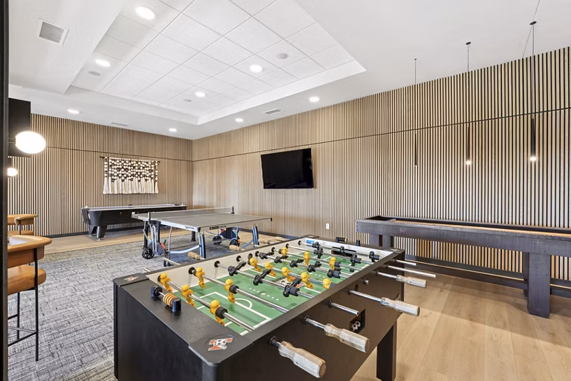 clubhouse at 610 West Apartments 