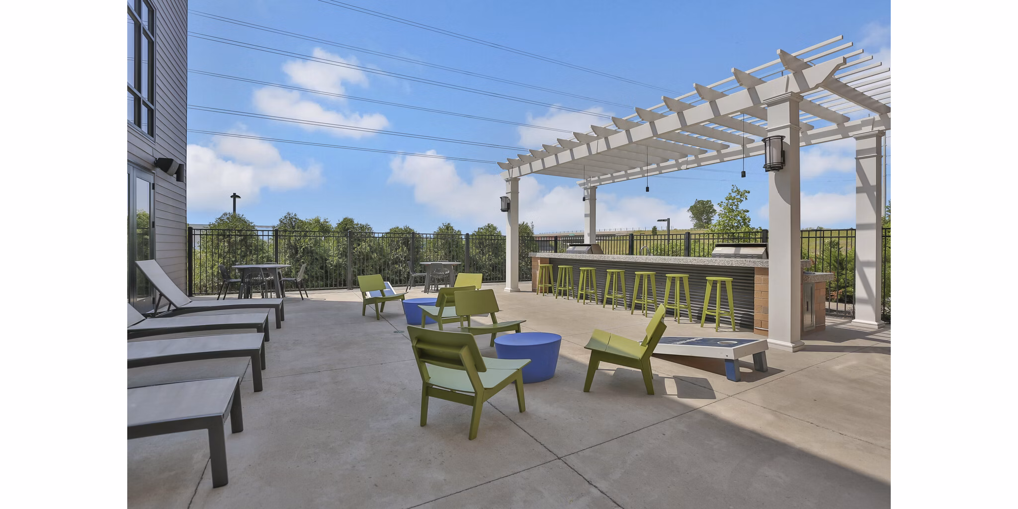 patio at 610 West Apartments