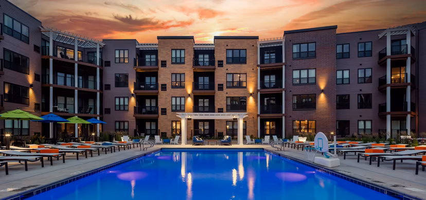 pool at 610 West Apartments 