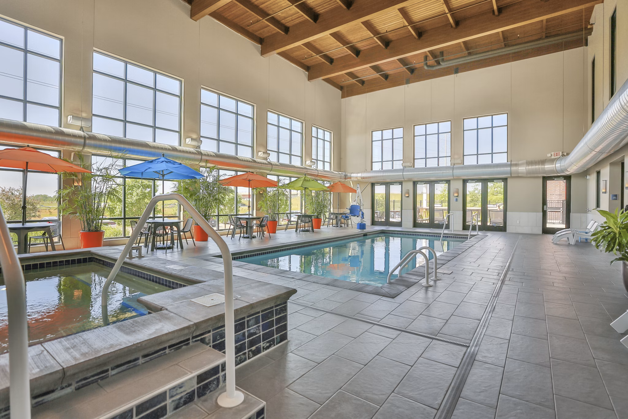 pool at 610 West Apartments