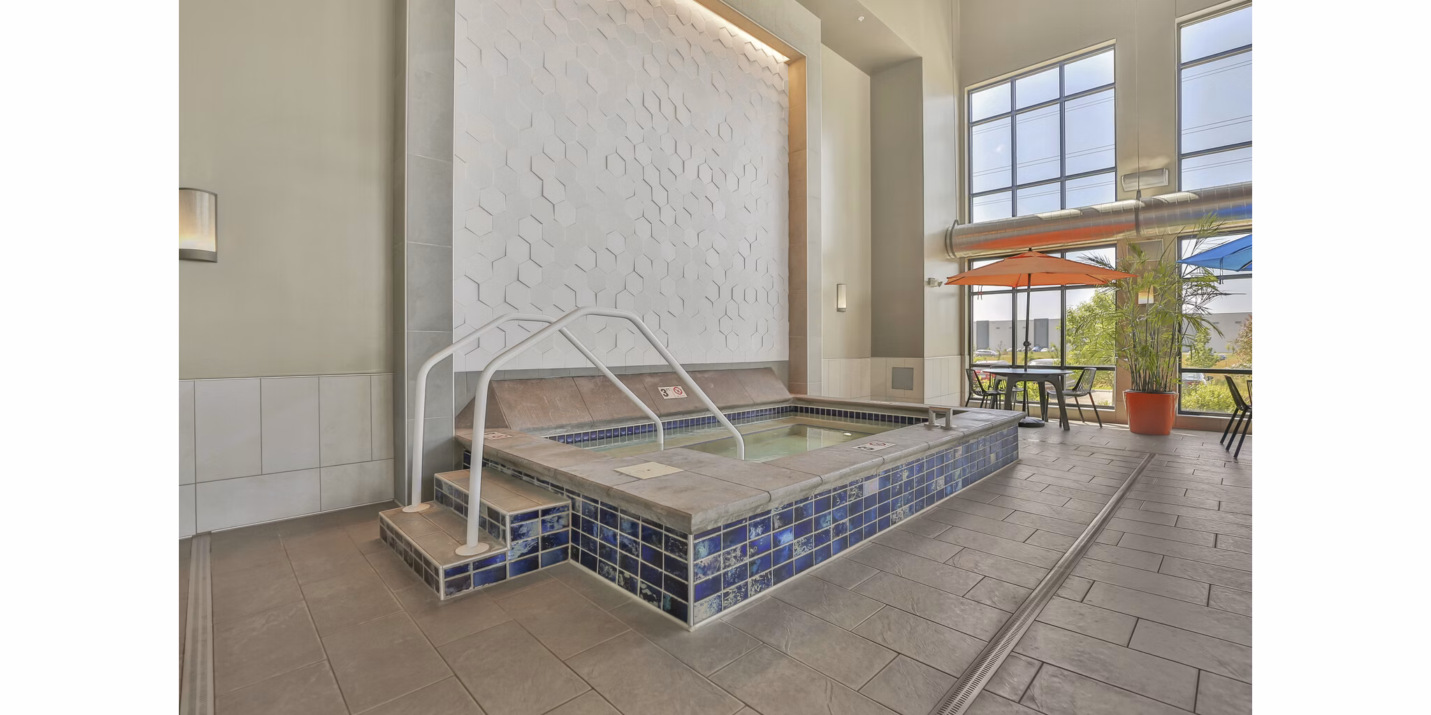pool at 610 West Apartments