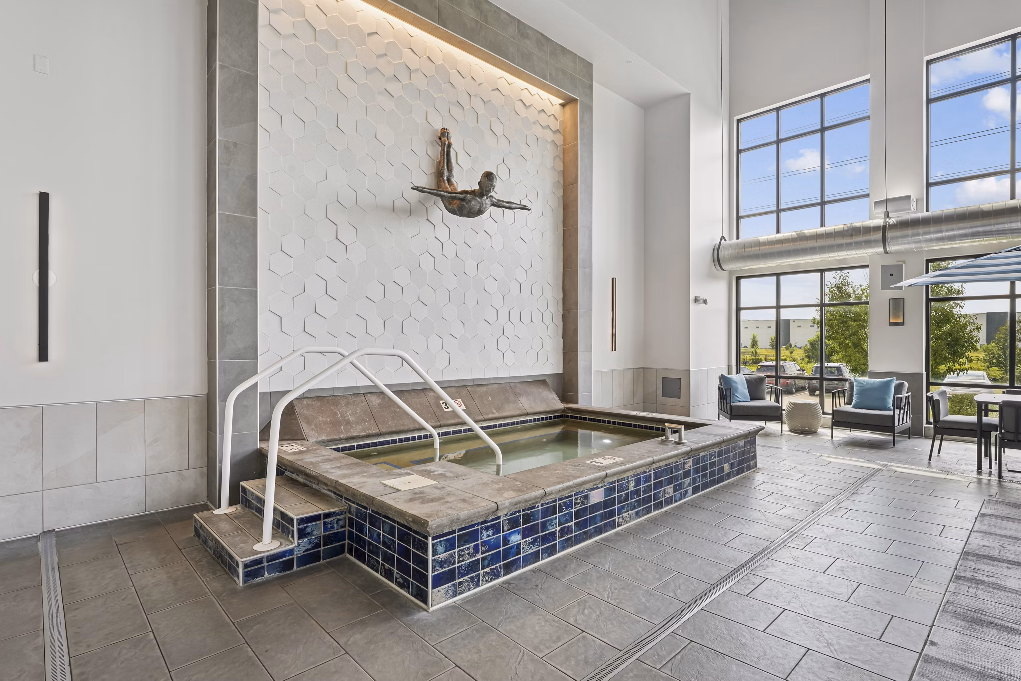 pool at 610 West Apartments 