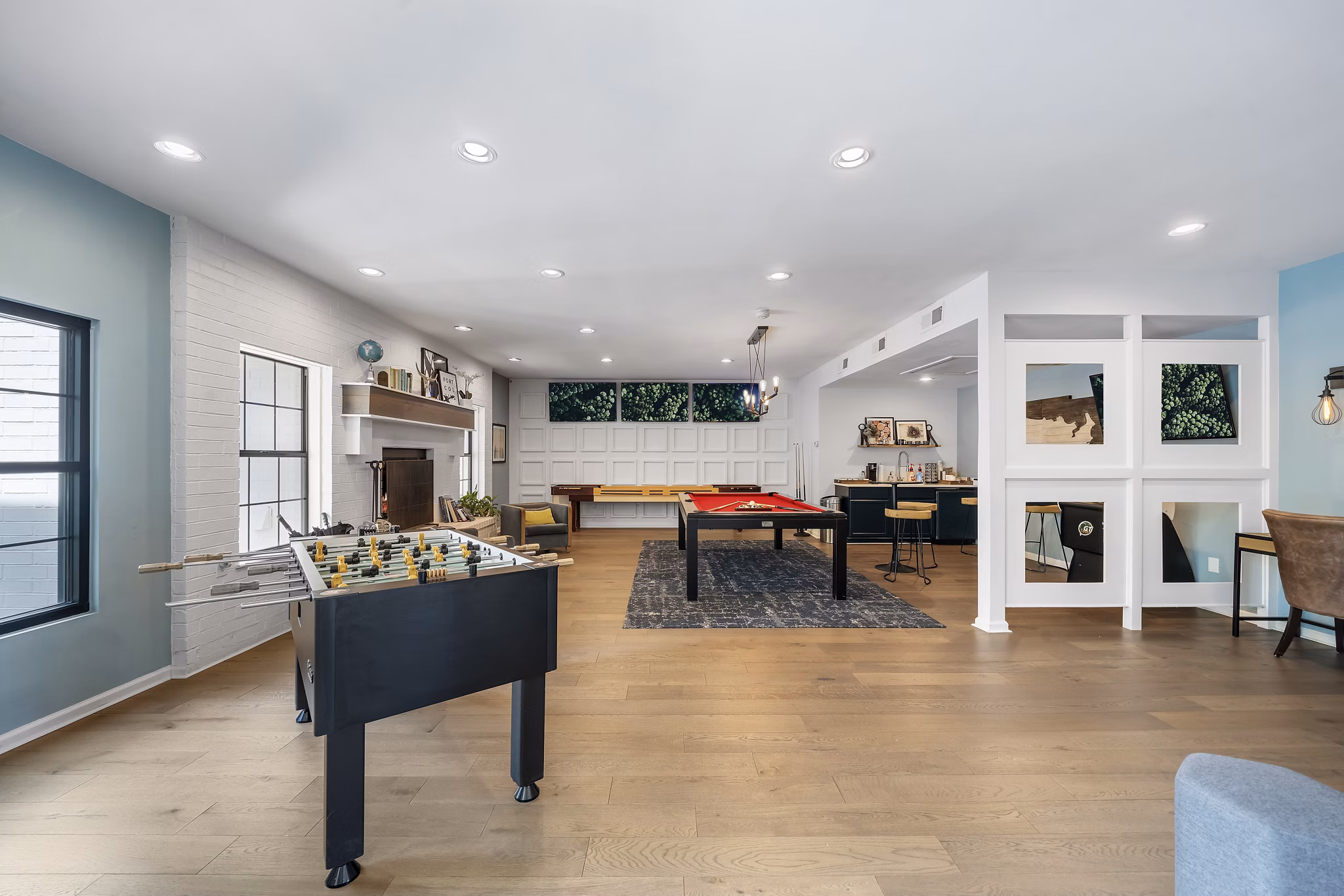 game room at Courtney Park Apartments