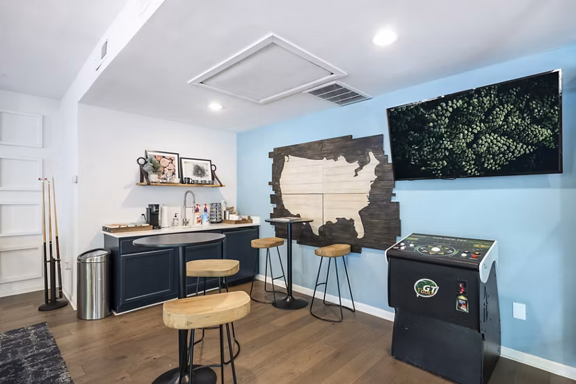 clubhouse at Courtney Park Apartments 