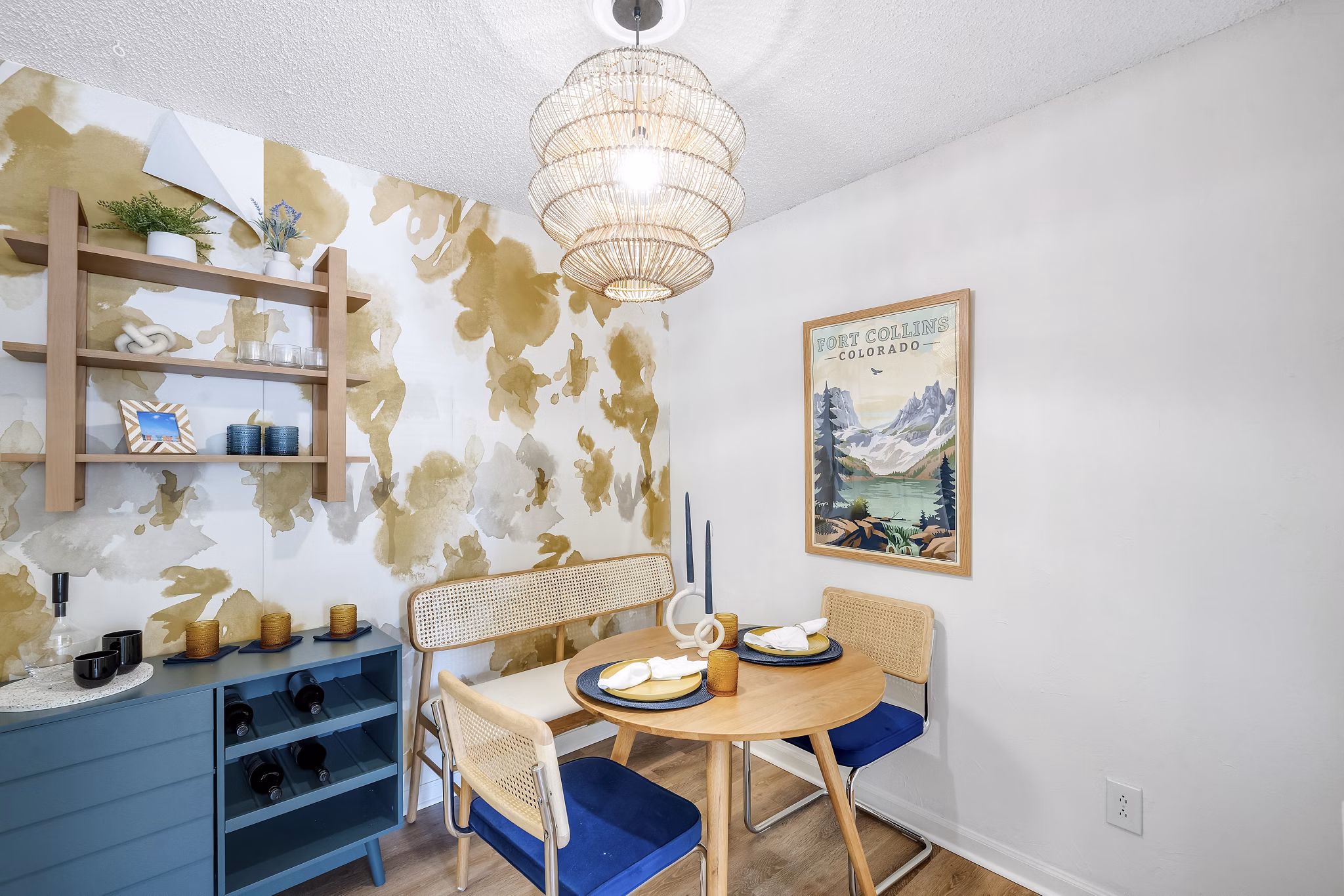 dining area at Courtney Park Apartments