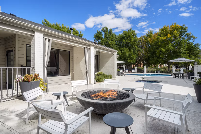 grill area at Courtney Park Apartments 