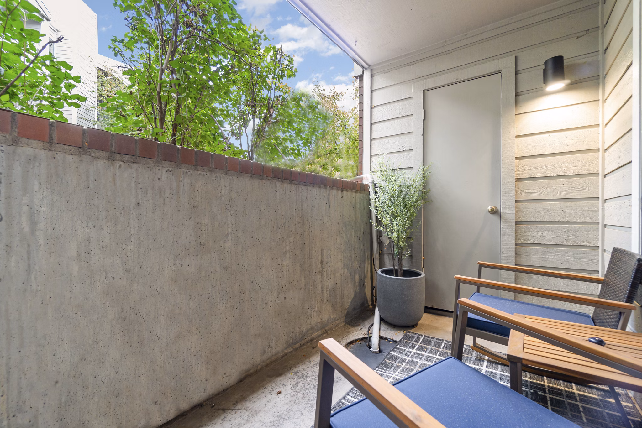 patio at Courtney Park Apartments 