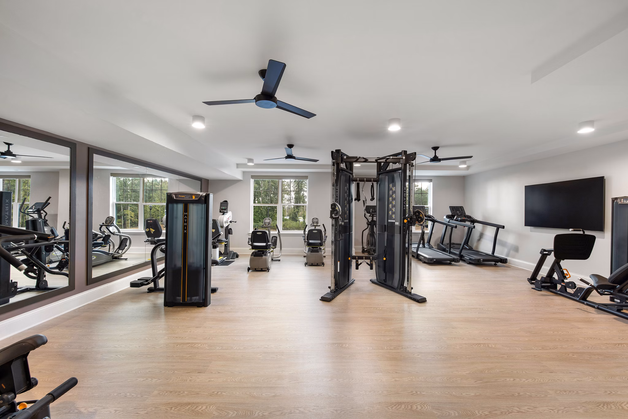 fitness center at Album Summit Pines Apartments