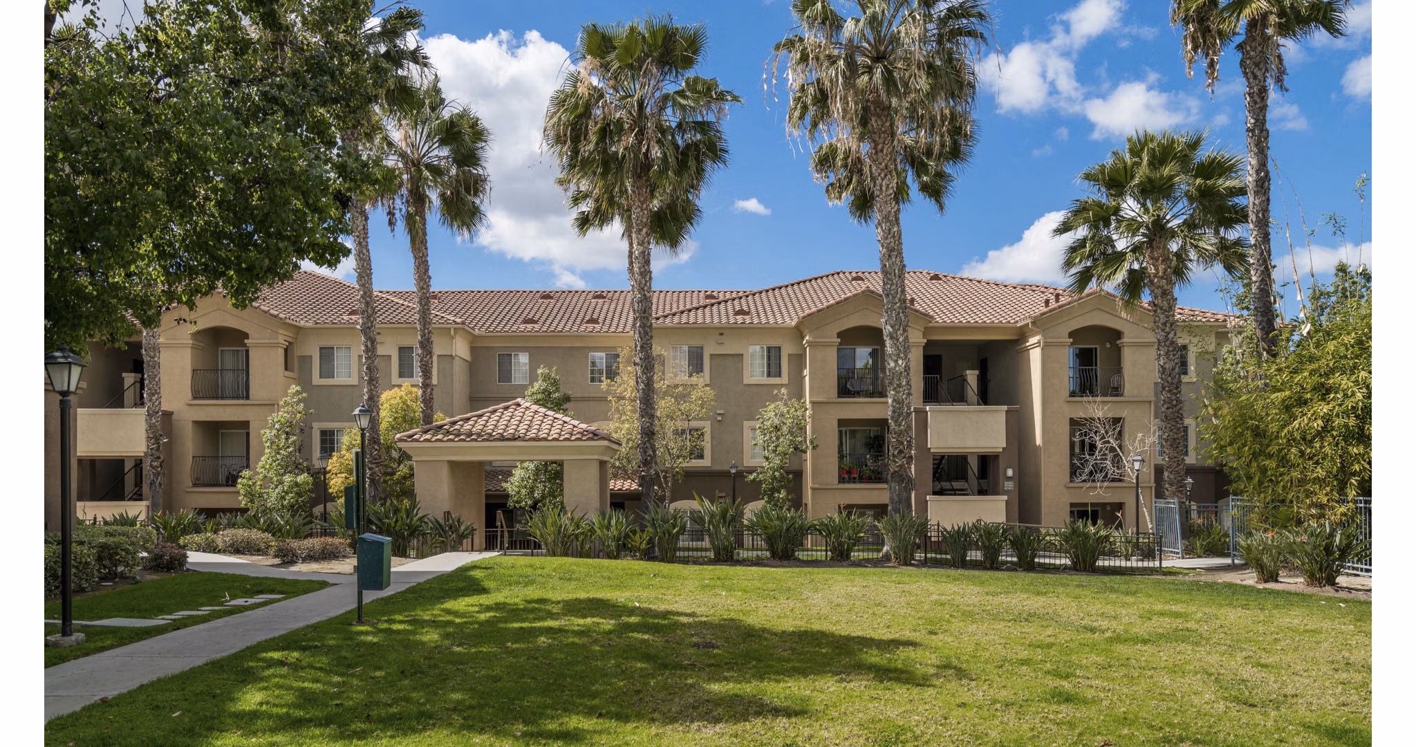 building/exterior at Teresina Apartments