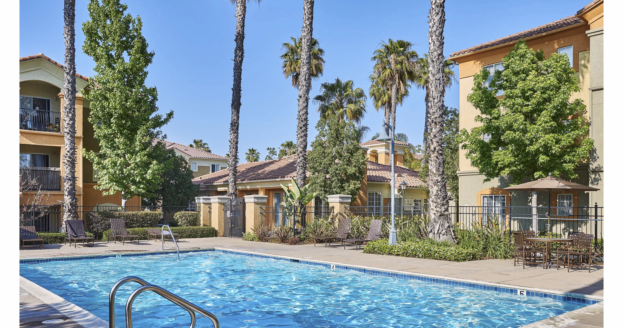 pool at Teresina Apartments