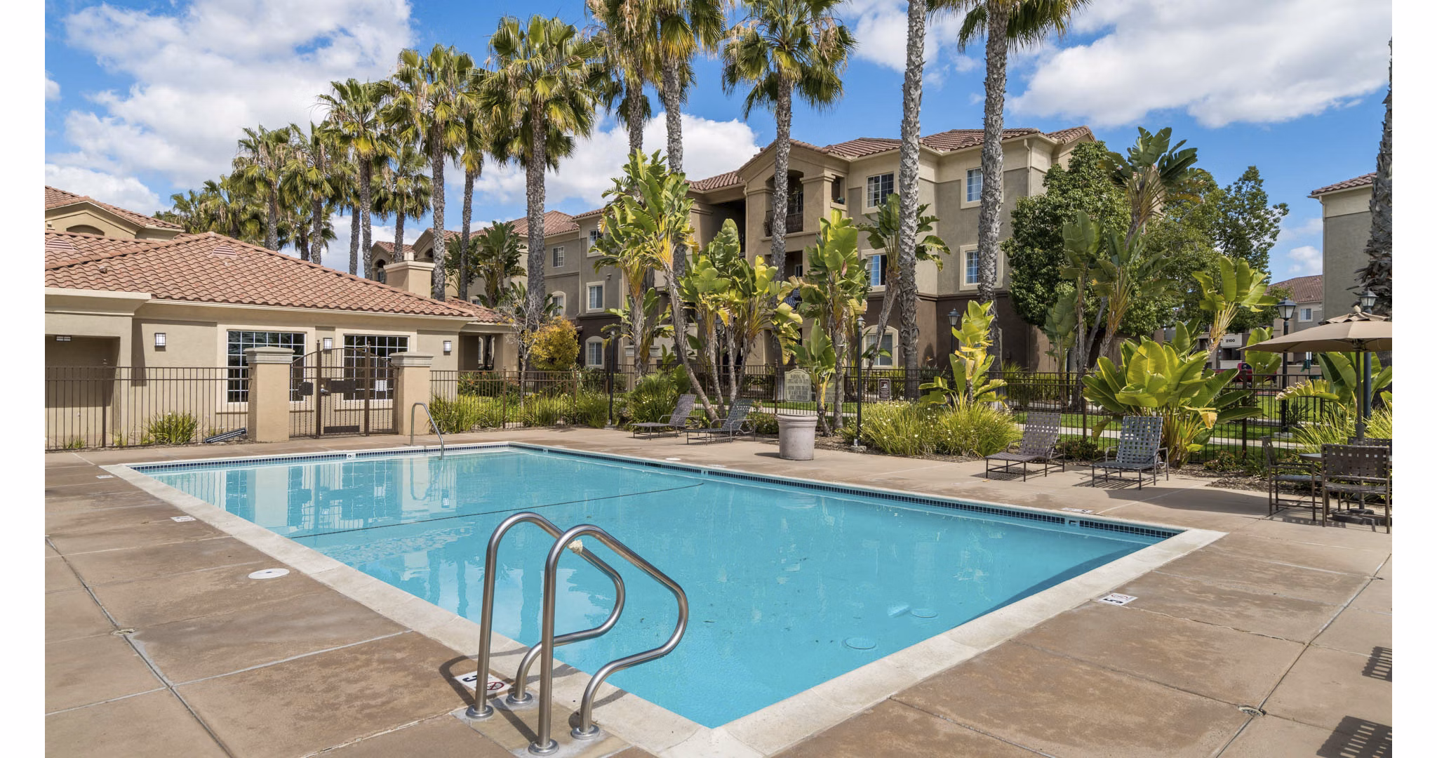 pool at Teresina Apartments