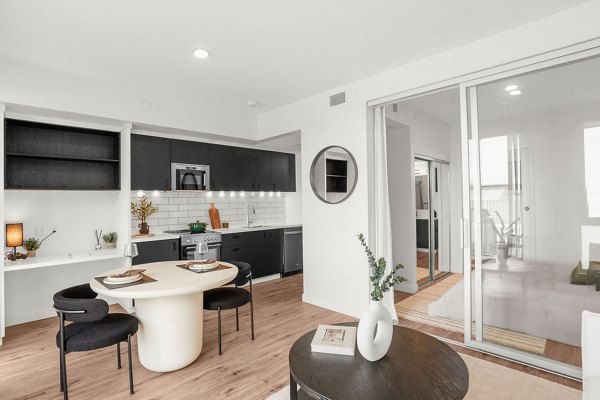 dining room at FUZE Woodstock Apartments