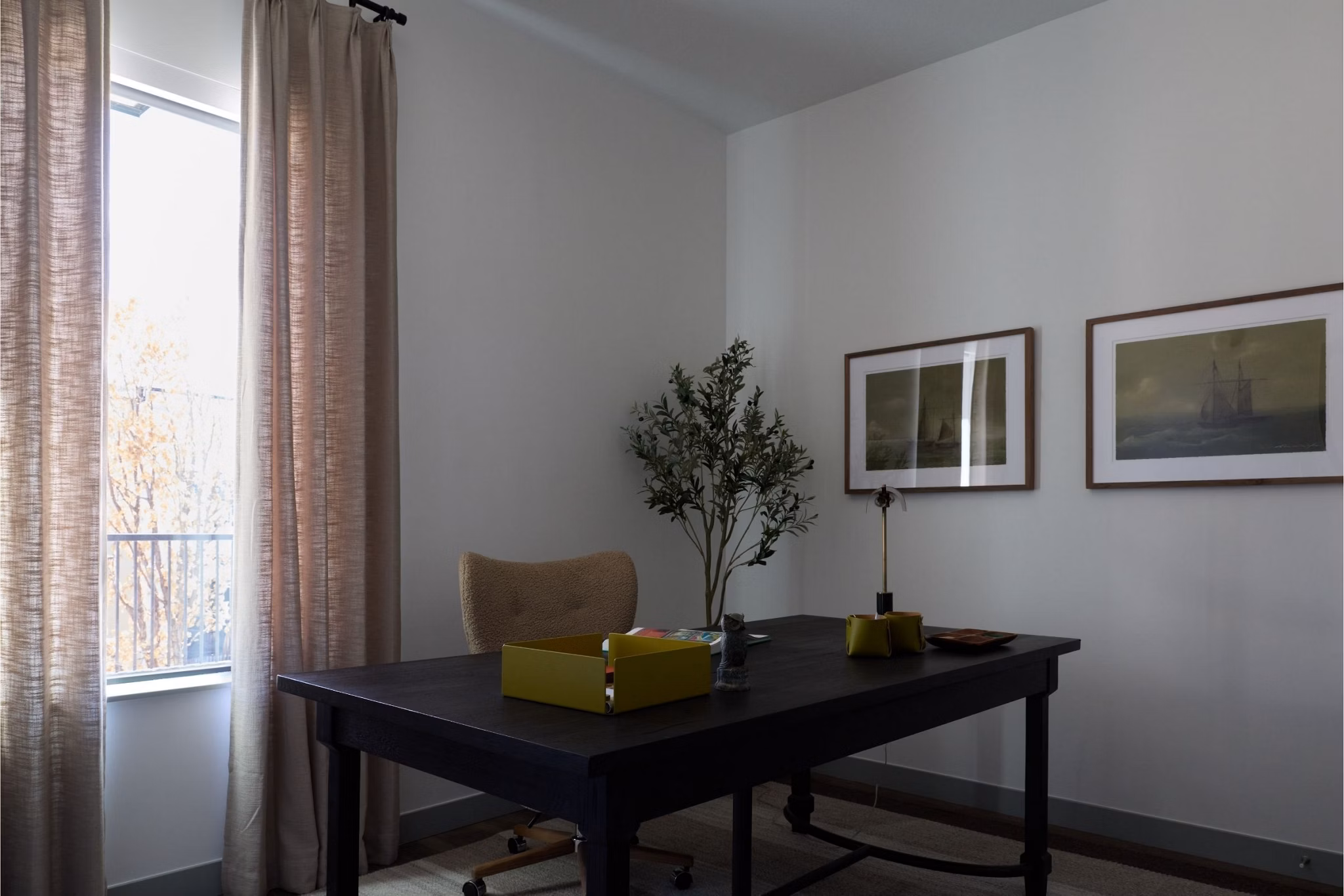 living room at 120 & 220 Bend Apartments 