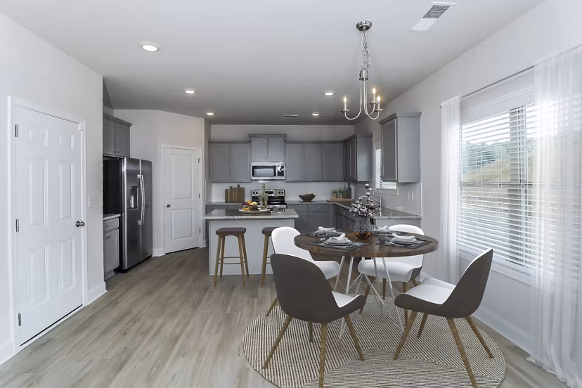 dining room at Summerwell Cedarcrest Apartment Homes