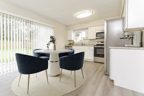 dining room at Summerwell Mill Creek Apartment Homes