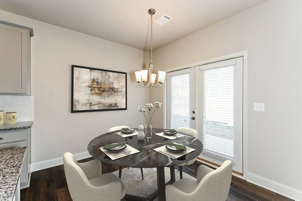 dining room at Summerwell Mill Creek Apartment Homes